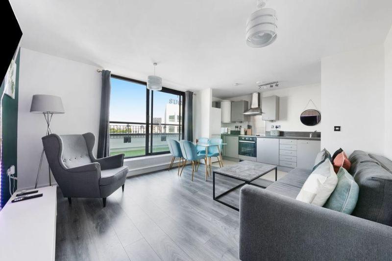 Penthouse W/ Hot Tub Near Stratford, Westfield Apartment London Exterior photo