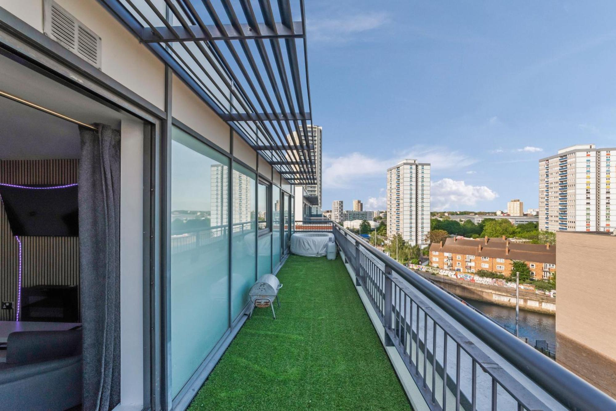 Penthouse W/ Hot Tub Near Stratford, Westfield Apartment London Exterior photo