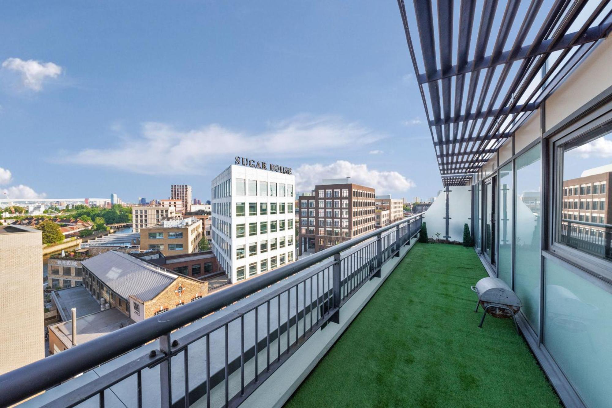 Penthouse W/ Hot Tub Near Stratford, Westfield Apartment London Exterior photo